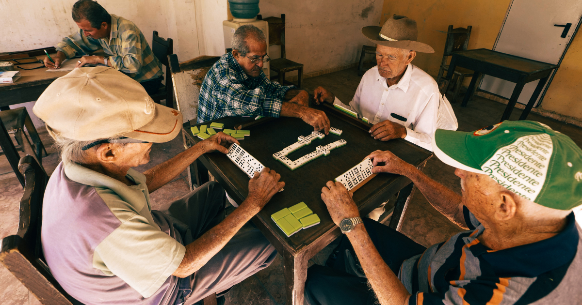 Enem 2025: como o tema do envelhecimento revela a importância de ter visão de mundo e repertório