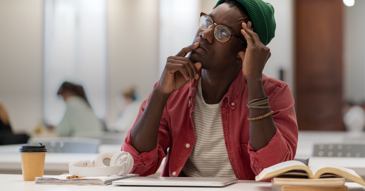 Gramática na Redação de Vestibular: o que a banca valoriza (e o que você pode ignorar)