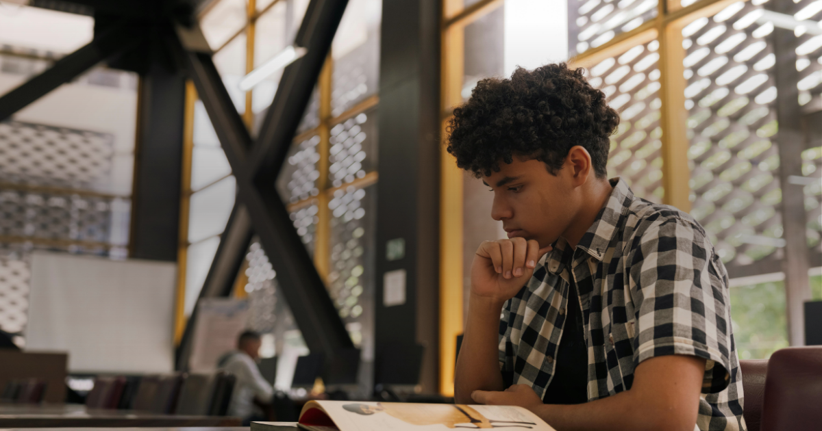 Rotina de 1 mês para dominar a redação de vestibular: metas semanais e checkpoints